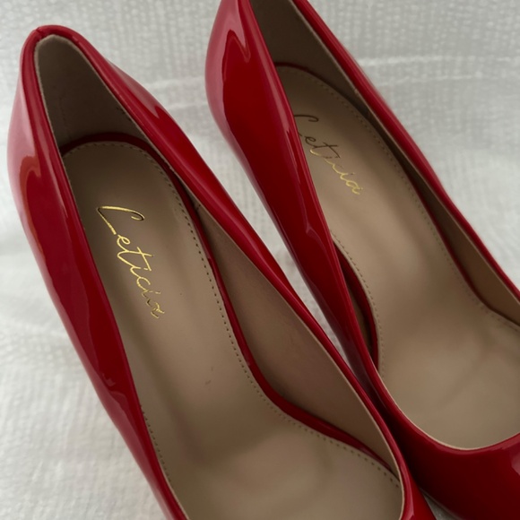 Leticia, red faux patent leather dress shoe, size 9 - Picture 4 of 5